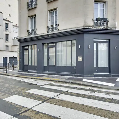 Large - Montparnasse Station * Parigi